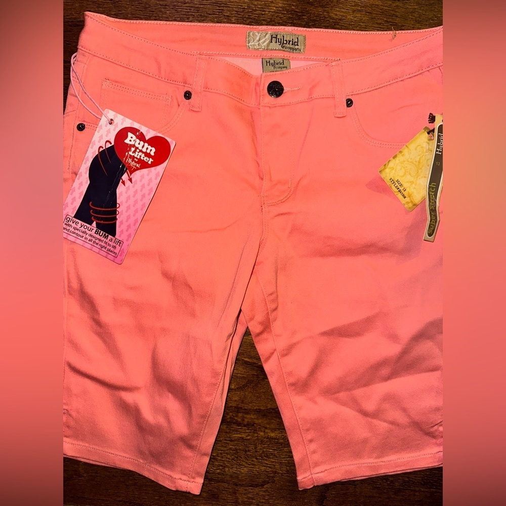 Hybrid & Company Woman’s Coral Bermuda Super Stretch Shorts Bum Lifter - NWT 13